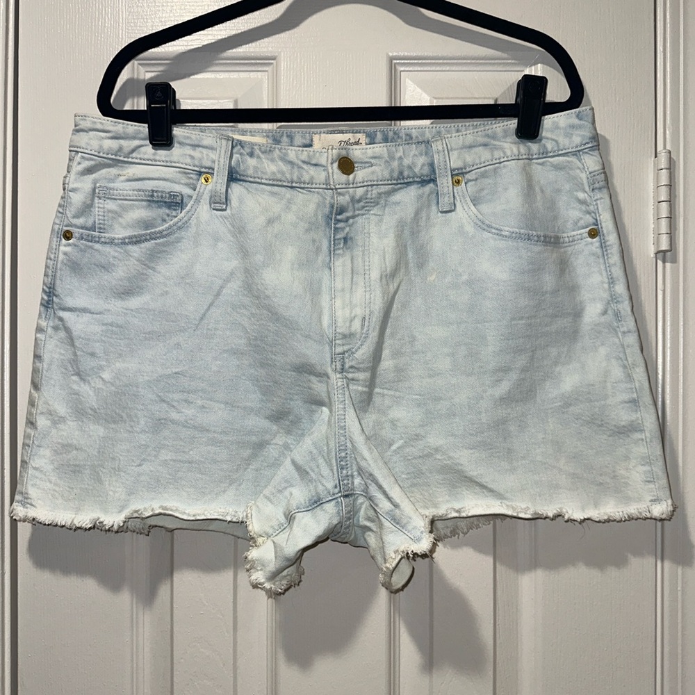 Universal Thread - Light Wash Denim Shorts with Frayed Edges (Size 16)